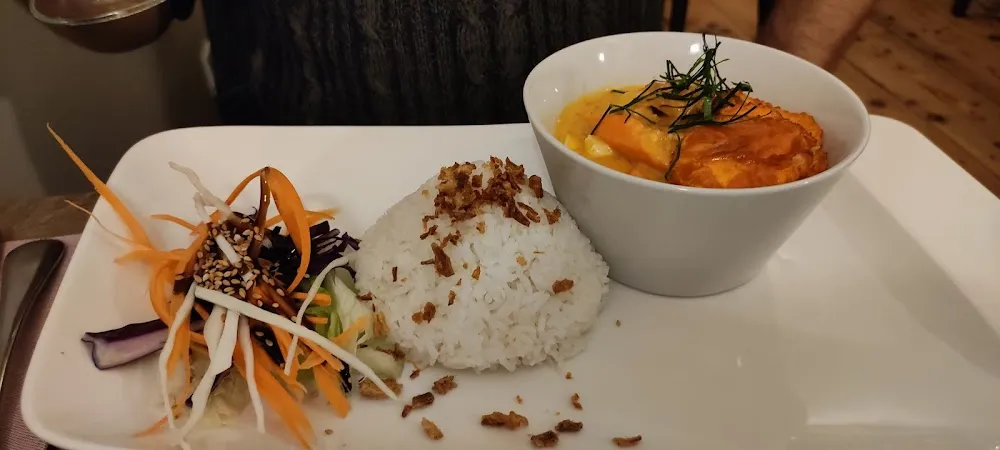 Poulet Au Curry Et Riz Parfumé